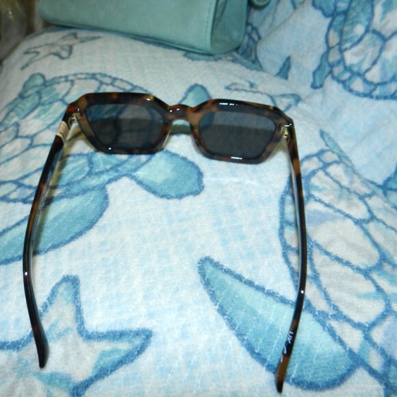 Frye & Co. Sunglasses Rectangular Tortoise UVA/UVB Protection NWT 🆕📦⌚🏃🏻💨⚡🚚 - Picture 8 of 16
